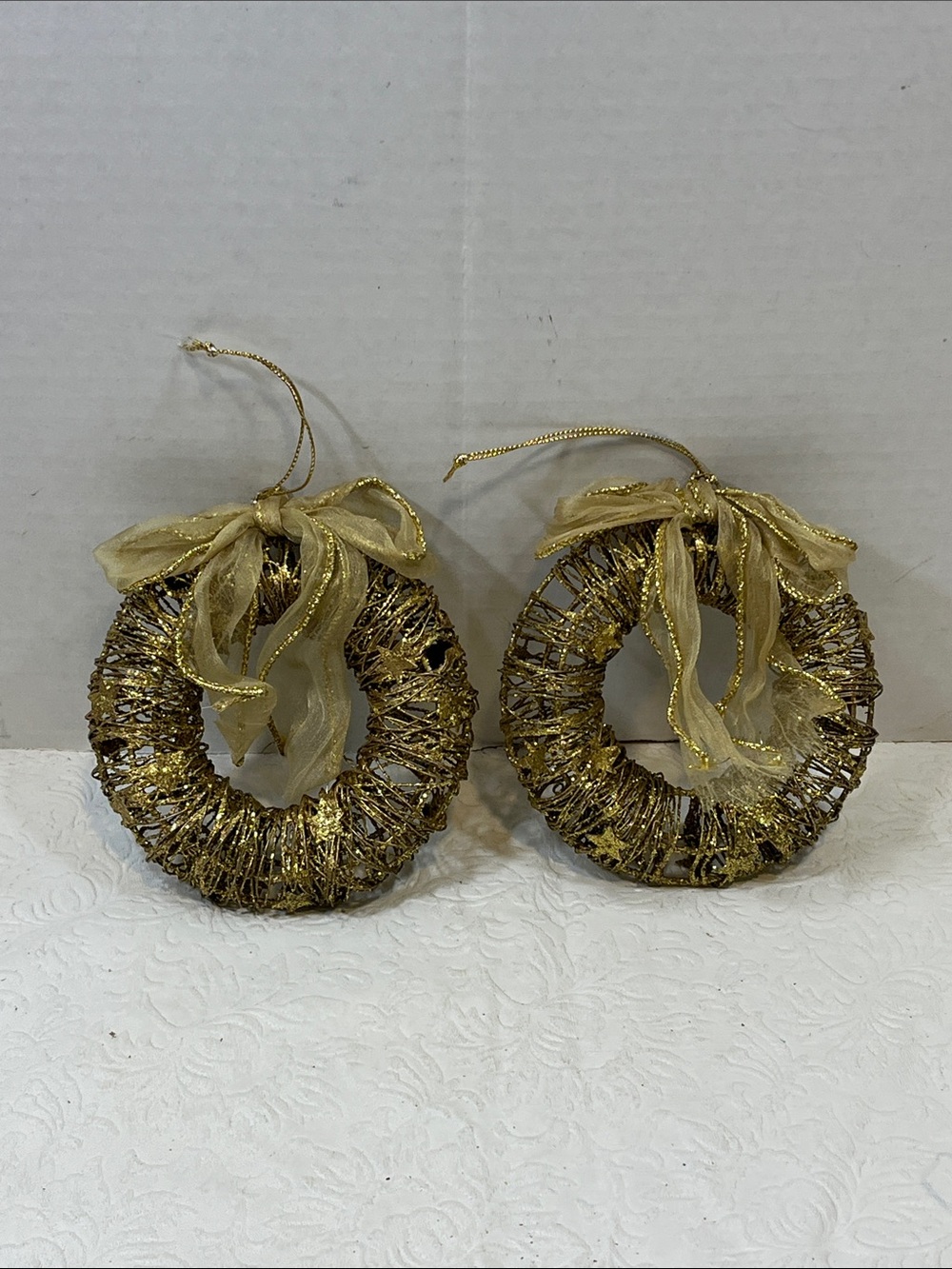 Two Gold Tone Wired Glitter Decorative Wreath Stars Ornaments w/Ribbons 4.25”